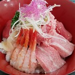 みなと市場 小松鮪専門店 - ◆「海鮮みんな丼」