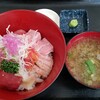 みなと市場 小松鮪専門店 - ◆「海鮮みんな丼」