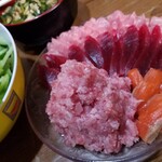 みなと市場 小松鮪専門店 - ◆「まぐろの柵」