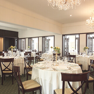 メインダイニング。ゆったりおくつろぎいただけます。