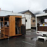 山うに屋 ほやっ停 - こんな感じで仲良くオープン(車番は了解を得ました)