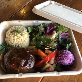 ランチボックス920円（税別）ご予約受付中！！