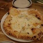 Pizzeria&Trattoria giggi - クアトロフォルマッジ 1,300円
