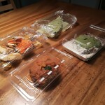 洋惣菜 亀洋 - こんな感じて梱包