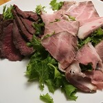 洋惣菜 亀洋 - ドルチェポルコのローストポークと蝦夷鹿のローストわさび菜のサラダ仕立て✨✨