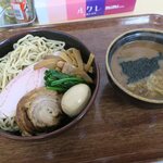 Yokohama Ie Keira-Men Youzan - つけ麺（￥990）