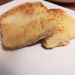 洋惣菜 亀洋 - セモリナ粉のチーズ焼き(二周年サービス)