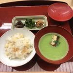 赤坂 菊乃井 - 昼懐石１２１００円（総額）。筍御飯、うすい豆すり流し、鯛味噌、お漬物。筍御飯と鯛味噌が、無限ループになり、さらにすり流しが加わって。。。４杯ペロリです（╹◡╹）（╹◡╹）