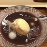 赤坂 菊乃井 - 昼懐石１２１００円（総額）。冷し汁粉。アイスクリーム、白玉、冷した汁粉、間違いないですね（╹◡╹）
      シロップで煮た白木耳も、とーっても相性良かったです（╹◡╹）（╹◡╹）