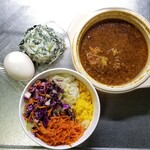 ホールスパイスカレー青藍 - お持帰りチキンカレー＋惣菜＋ターメリックライス＋春菊ポテサラ＋味玉