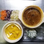 ホールスパイスカレー青藍 - お持帰りチキンカレー＋惣菜＋ターメリックライス＋春菊ポテサラ＋味玉