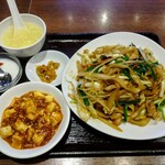 朝霞 刀削麺 - 五目焼き刀削麺セット900円税込み