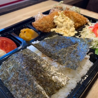 おつまみ、刺身、お弁当、テイクアウトやってます。