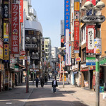 Po-Ku Bindaru Taberu Fuku Daitouryou - 人通りが少ない渋谷センター街