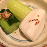 オオクサ - お新香です　今日はセロリが入っていて嬉しかった　浅漬けです