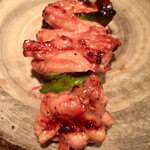 オオクサ - 獅子唐入りの大山鶏のせせり　文句のつけようがないくらい美味しい