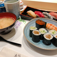 鮨 あうん - 1貫食べてしまってます。