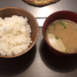 お好み焼・鉄板焼 ファミリー居酒屋 偶 - ランチサービスのご飯と味噌汁  (2020/04/07)