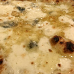 ピッツェリア メリプリンチペッサ - 焼き立て4種のチーズクアトロフォルマッヂ