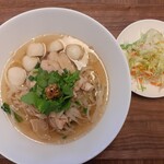Mae Ping - グティオガイ（鶏肉と米の麺）