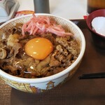 すき家 - 牛丼並み盛り、生たまご。