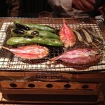 朝獲れぐあん - 一夜干のお魚を炭焼き