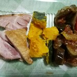 BERG - 骨付きハム、カボチャの煮物、ラタトゥイユ