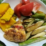 BERG - トマト、グリーンアスパラ、ホワイトアスパラ、オムレツ、カボチャの煮物