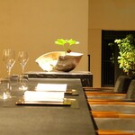 祇園 呂色 - 広いカウンター