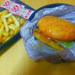 ガスト - 山盛りポテトフライ(¥390)
            ガストバーガー(¥890)