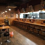 麺や樽座 - テーブル席とカウンター席があります！