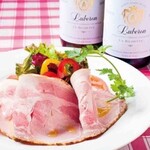 無国籍酒肴 Himeji - 自家製ハムのサラダ仕立て