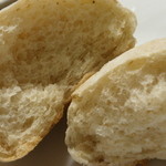 パーラー江古田 - 全粒粉のプチパン；断面