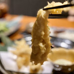 名古屋コーチン個室居酒屋 金時 - ▫️サクサク衣のかしわ天←一番美味しかった一品、エビフライかな？と思えるようなビジュアルで、生でも食べられそうなササミの天ぷら。抹茶塩をチョンチョンつけていただきました