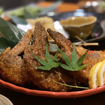 名古屋コーチン個室居酒屋 金時 - 
▫️地鶏手羽の唐揚←大きなサイズ。個人的にこの甘辛のタレの味は大変好みです！
