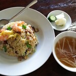 華香亭本店 - 五目チャーハンとスープ
