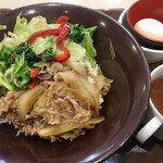 すき家 - 「ケールレタス牛丼 オニオンスープ＆おんたまセット」690円也。税込。