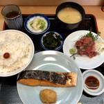 季節料理 魚竹 - 銀鮭焼きと中落ち定食セット1400円税込