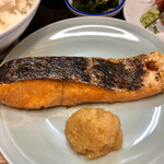 季節料理 魚竹 - 香ばしく焼き上げた銀鮭焼き