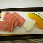 食べるお宿 浜の湯 - 夕食：特上黒毛牛陶板焼き