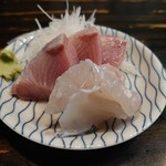 大衆料理　川治 - 小刺し　天然ブリ、平すずき(20-04)