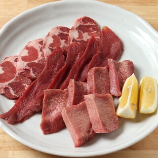 A highly recommended menu that shines with individuality! All Cow tongue & shabu shabu liver