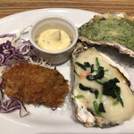 8TH SEA OYSTER Bar - お得なオイスターセット１５５５円。牡蠣フライ、追加ロックフェラー、香草ガーリックバターの焼き牡蠣。セットになっているフライと焼き牡蠣がとても美味しかったです（╹◡╹）