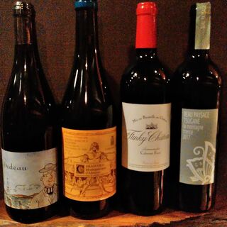 A wide variety of drinks ◆ Approximately 800 wines, mainly domestic and natural wines