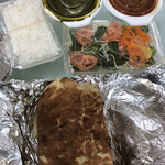 ナンカレーハウス 中川店 - 購入品
                                サラダのパックにはドレッシングが…。