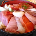 Daisuke Kaisendon'Ya - 「ランチ海鮮丼（ご飯大盛り）」のメイン