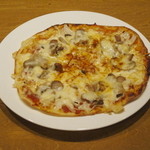 Shunsai Izakaya Kakurega - マッシュルームとアンチョビのピザ