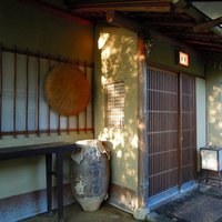 未在 - 知恩院の茶室だったそうですね。カウンター10席のみの雰囲気あるお店です