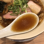 麺処 ほん田 - 清湯でも濃密な旨味のスープ