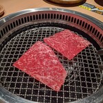 日本焼肉はせ川 表参道店 - 霜降り和牛モモ肉